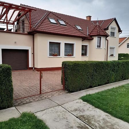 Ferienwohnung Karika Vendeghaz Hajdúszoboszló Exterior foto